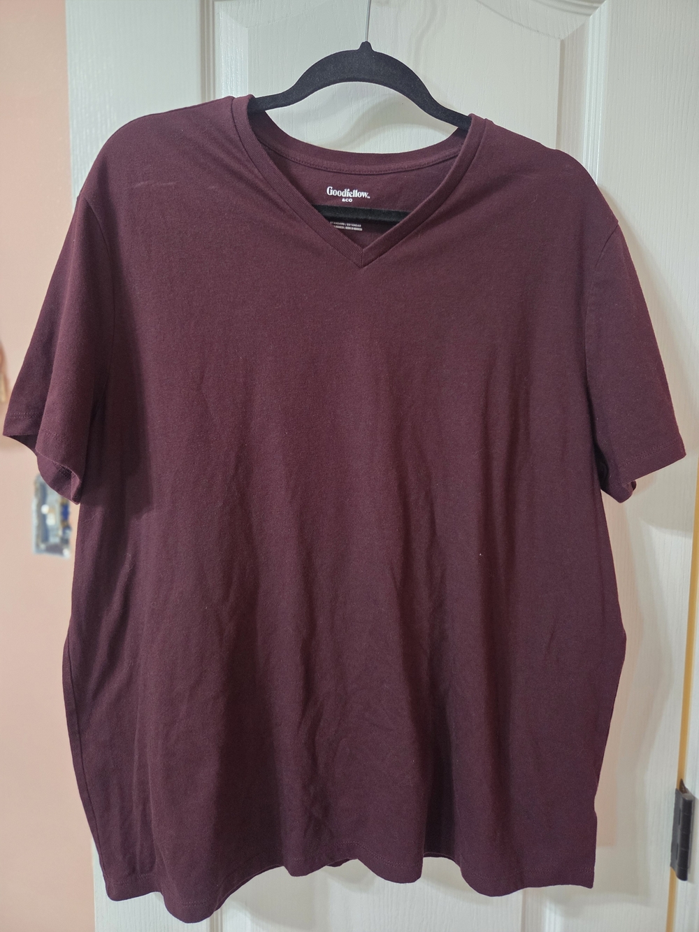 Goodfellow & Co Men's V-Neck T-Shirt in Burgundy Wine